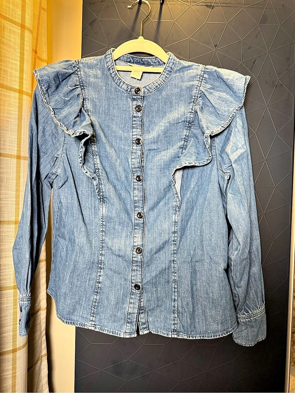 H&M medium Ruffle Denim Button Down Shirt in Blue